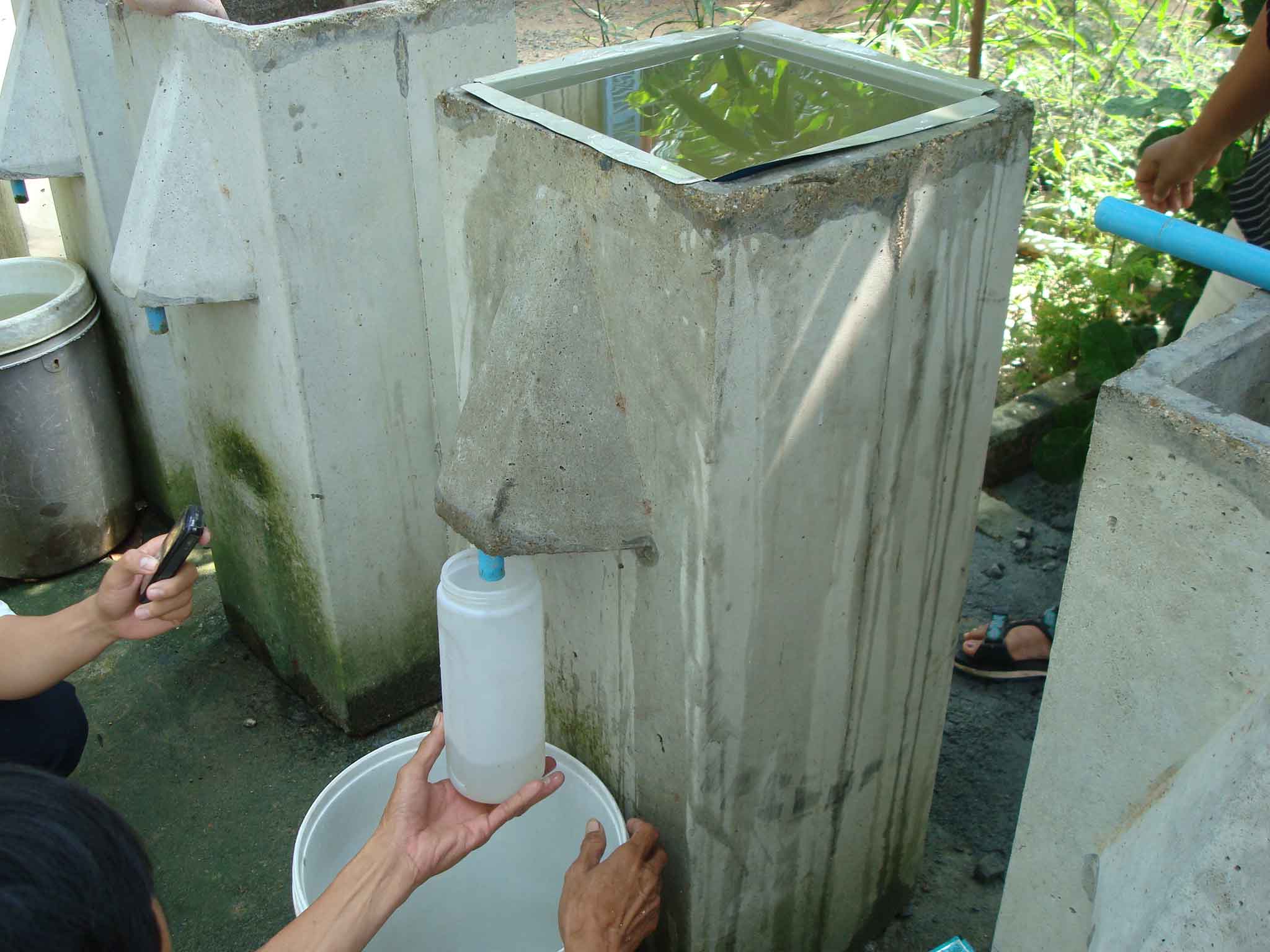 CHE-Installing-Bio-sand-Water-Filters