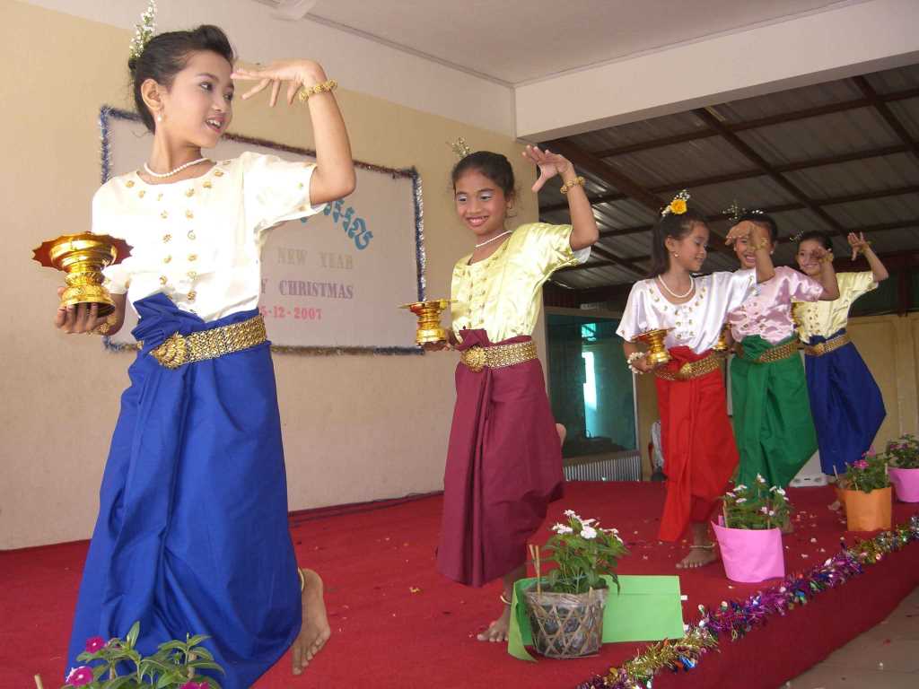 salamom-The Students dancing in Festival of Merry Christmas